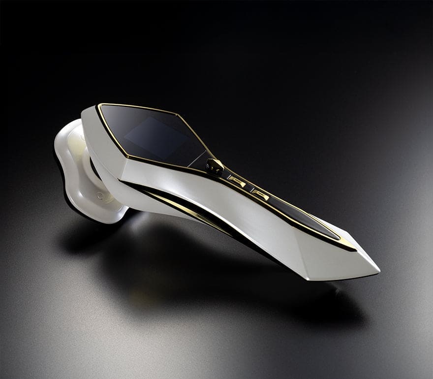 CronuA beauty device in Snow White, angled side view